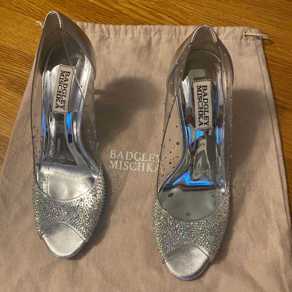 Badgley Mischka size 6 open toe pump. NWT no box